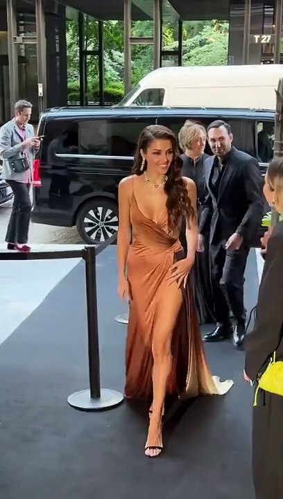 Hande Erçel, Milano'da boy gösterdi