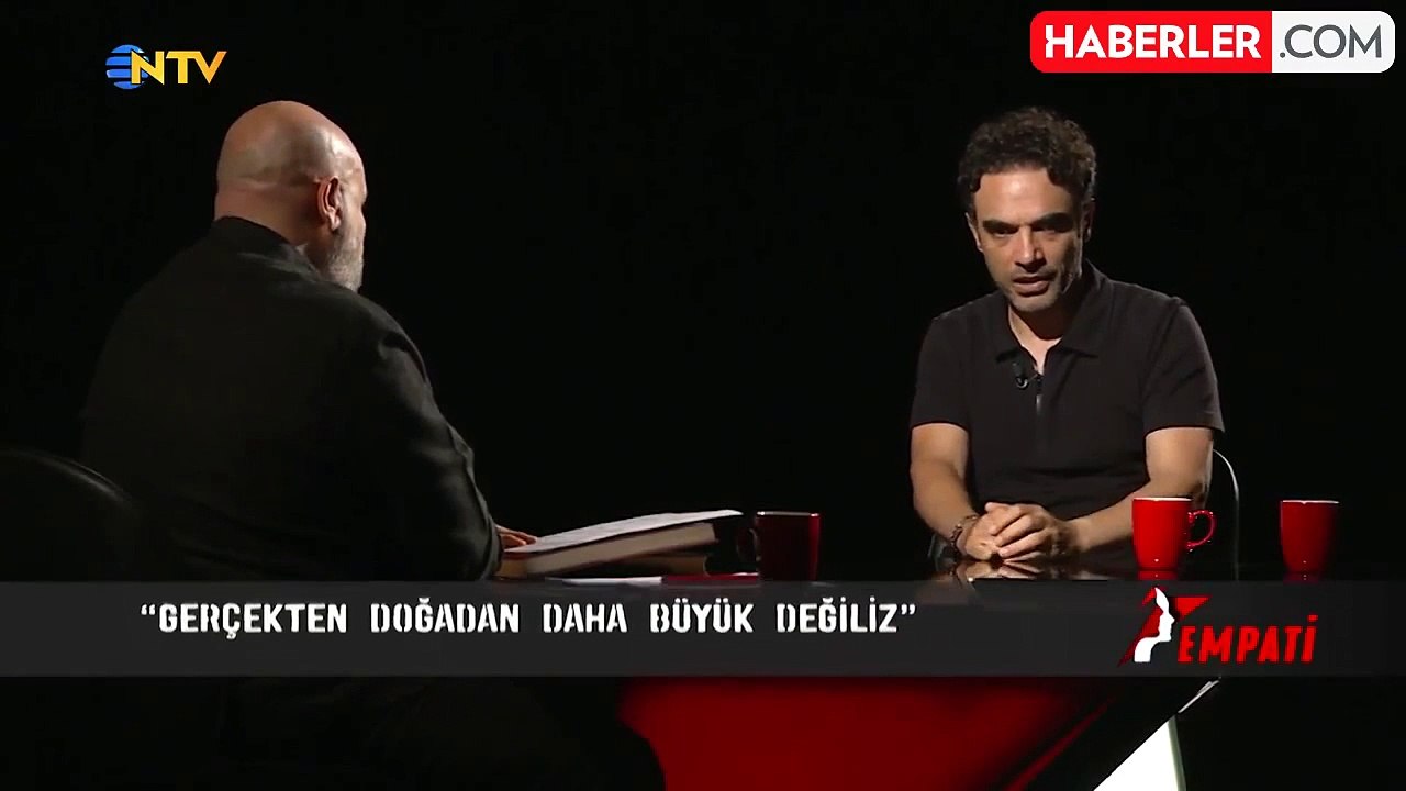 Depremde 12 Aile Üyesini Kaybeden Uğur Aslan'ın Anlatımı Ahmet Mümtaz Taylan'ı Duygulandırdı