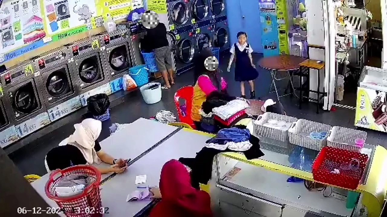 当众批评男顾客 女员工被“赏”2记耳光