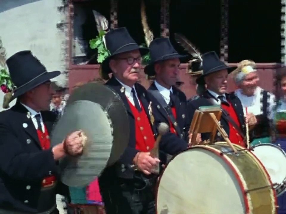 Hannibal Brooks 1969 ‧ War/Comedy - Oliver Reed, John Alderton & Michael J. Pollard