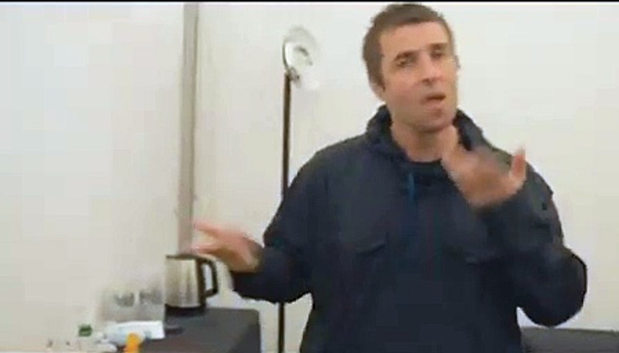 LIam Gallagher Making Tea