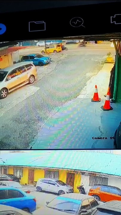 男扮承包商工人 假装维修 真偷梯子