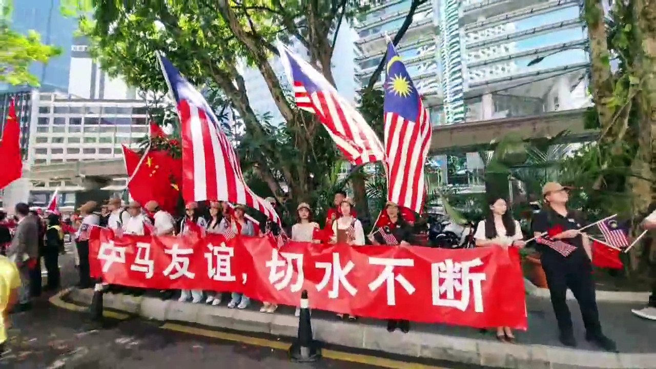 李强访马｜总理，再见！ 旅马中国人酒店守候 欢送李强