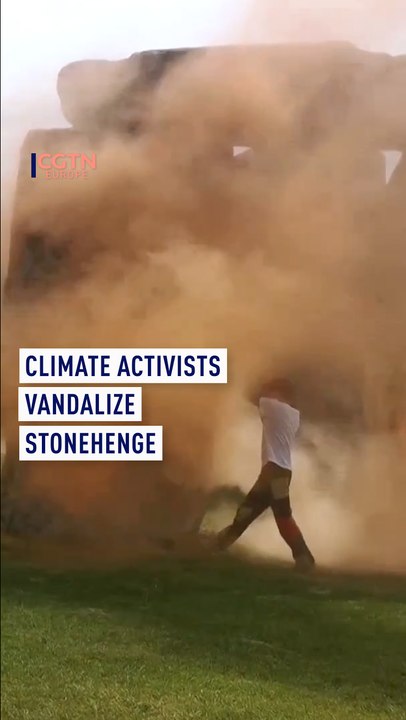 Climate activists vandalize Stonehenge