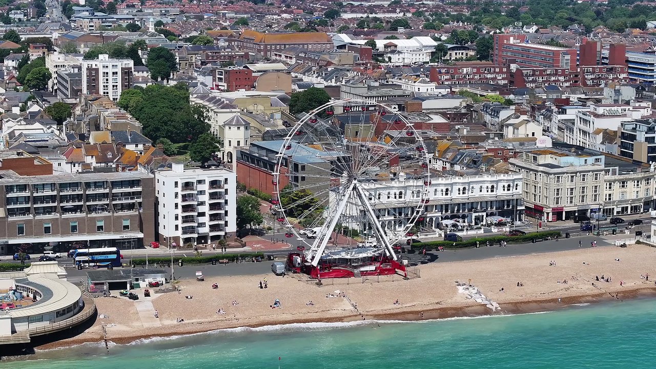 New observation wheel built on Worthing seafront