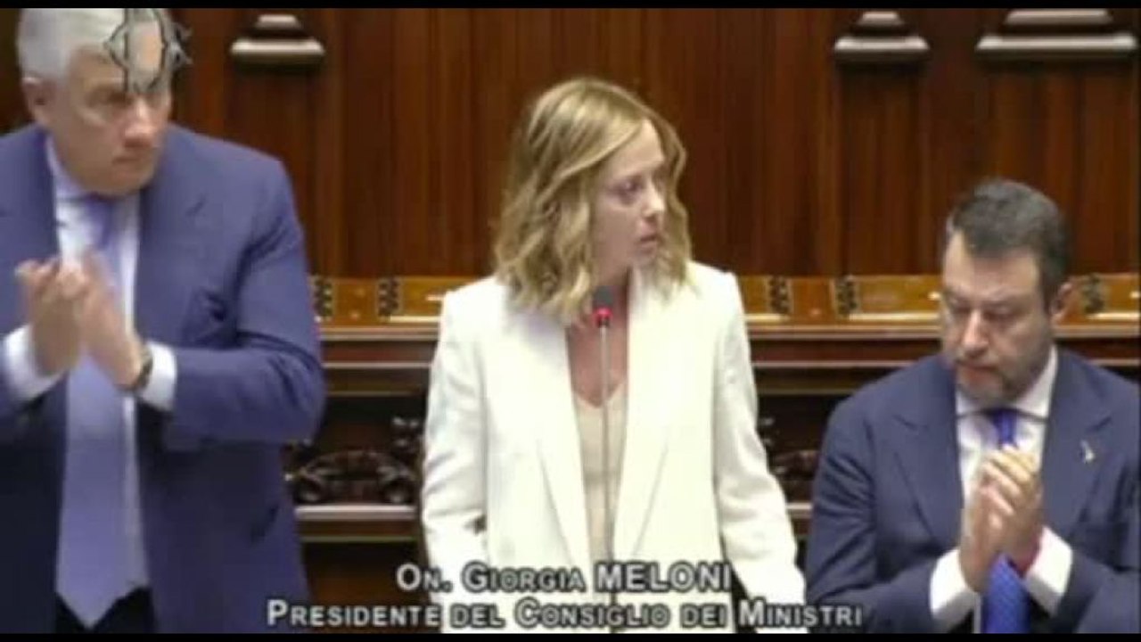Camera applaude Singh, Meloni ai vicepremier: ragà alzateve pure voi