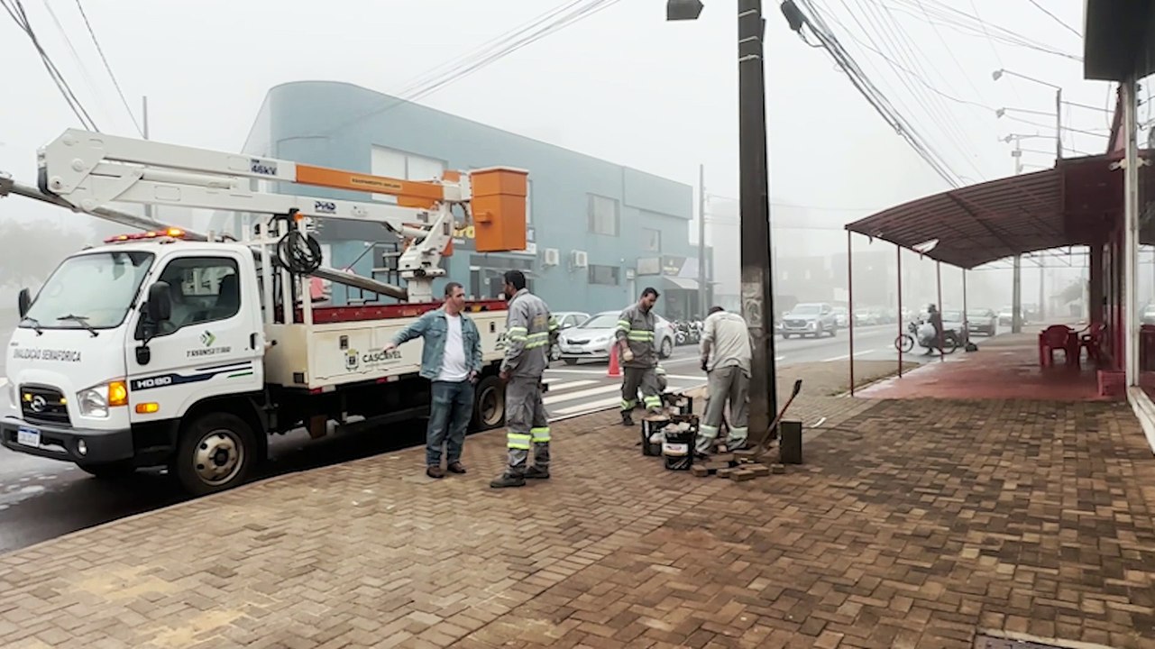 Após morte do menino Nando, Transitar inicia instalação de semáforo na Rua Paraná