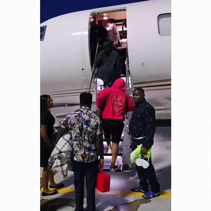 "L'amour a gagné": Davido et Chioma s'envolent après des célébrations de mariage magiques (VIDEO)