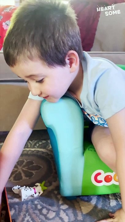 Adorable Boy's Unique Dance Moves Will Make You Smile