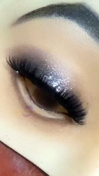 Smokey Glittery Eye Makeup: A Step-by-Step Guide