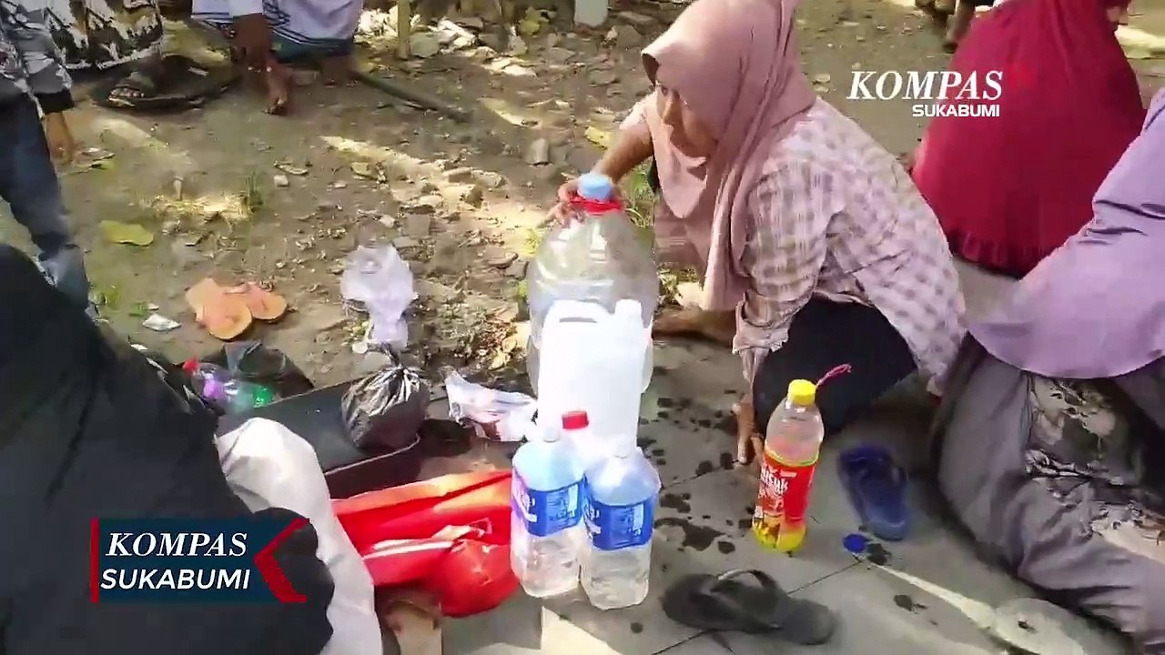 Tradisi Cuci Pusaka Keraton Kasepuhan Diwarnai Kericuhan