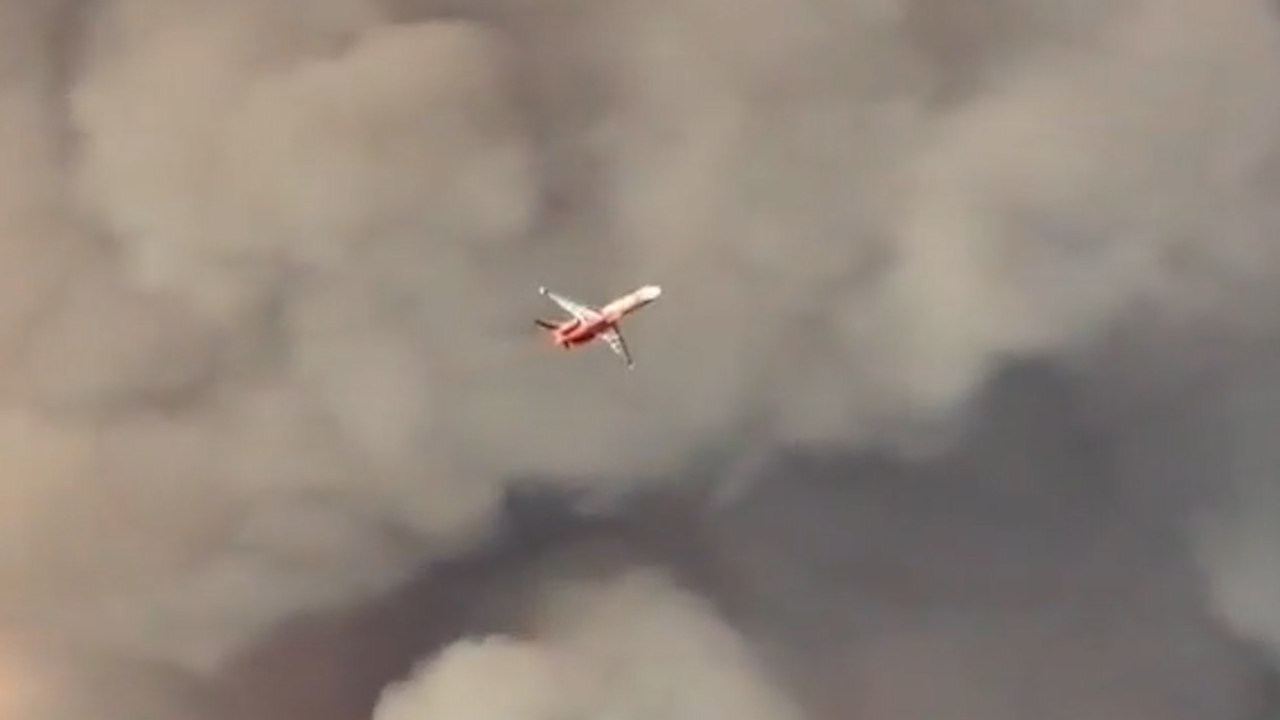 Video shows plane flying near Airport Fire in Rancho Santa Margarita