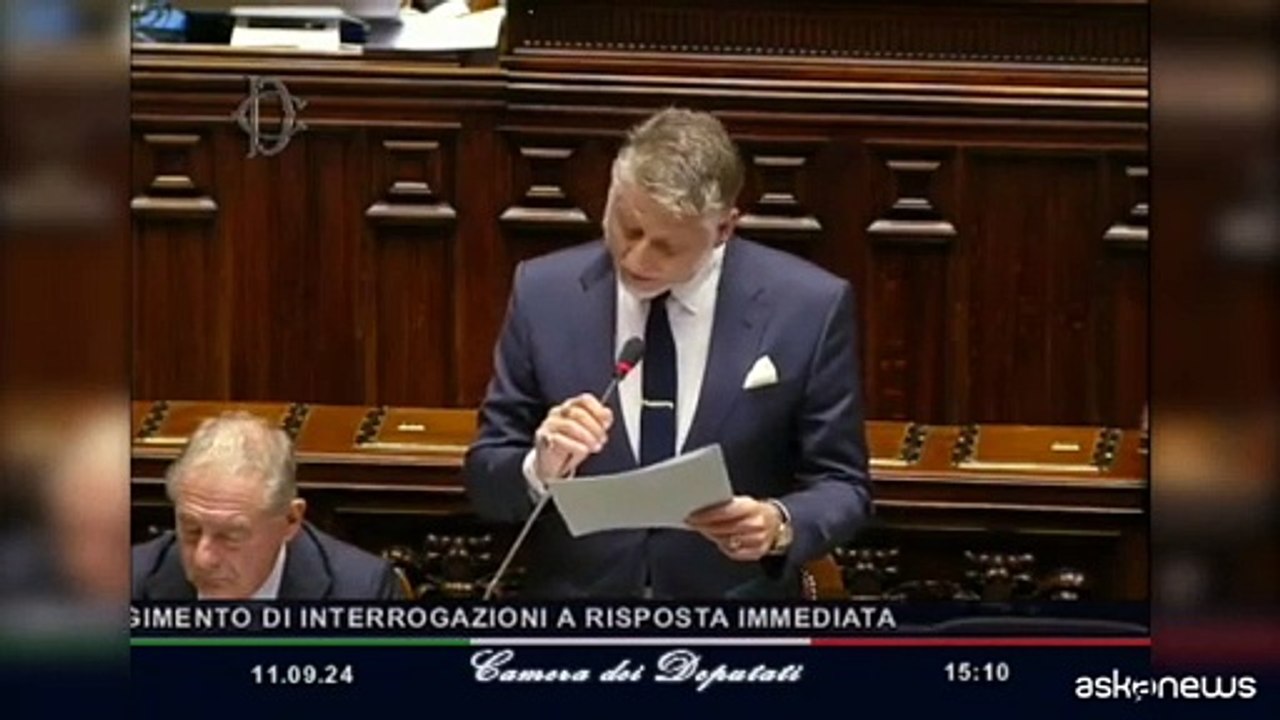 Giuli difende Sangiuliano: "Nella commissione cinema c'? Mereghetti"