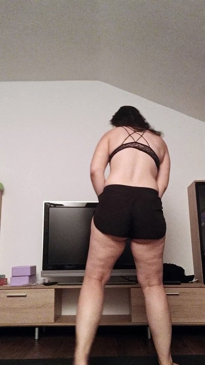 Straddle forward fold with a twist - beginner friendly