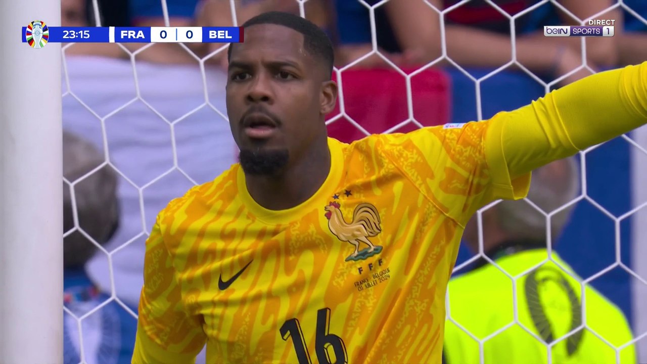 La folle parade réflexe de Mike Maignan !