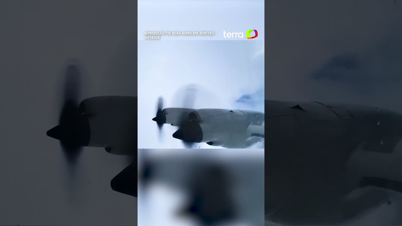 Caçadores de furacão voam com avião dentro do Beryl, que avança no Caribe #shorts