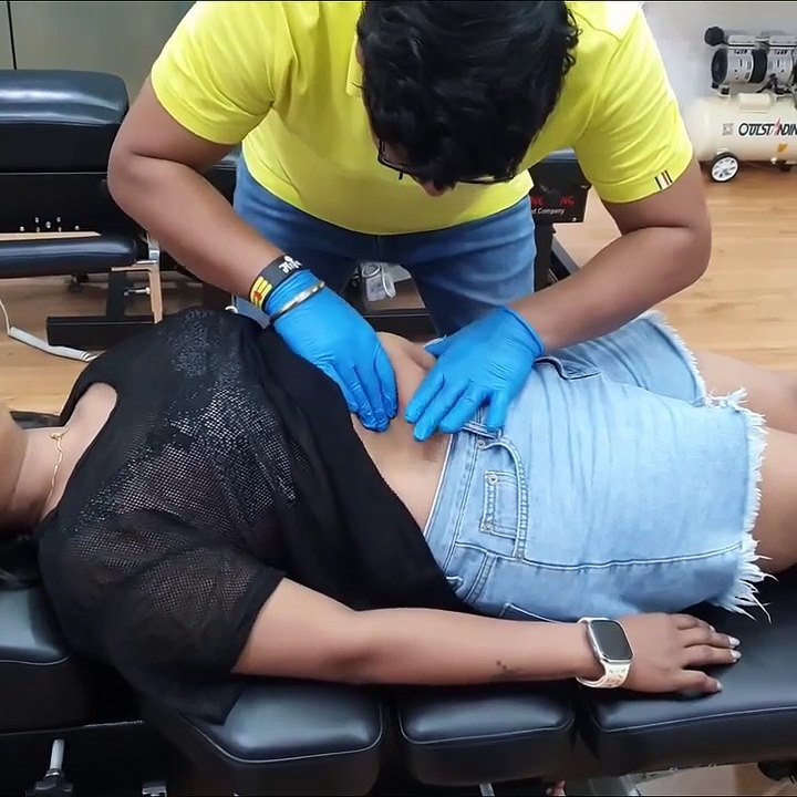 Darzi nay liya naap hot