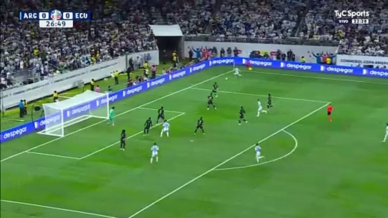 Enzo Fernández tuvo el primer gol de cabeza