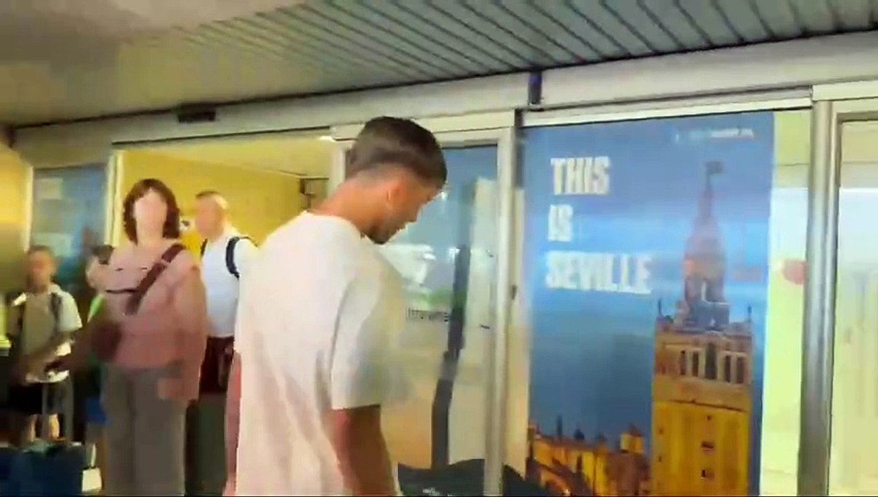 Iker Losada, tercer fichaje del Real Betis, llega a Sevilla