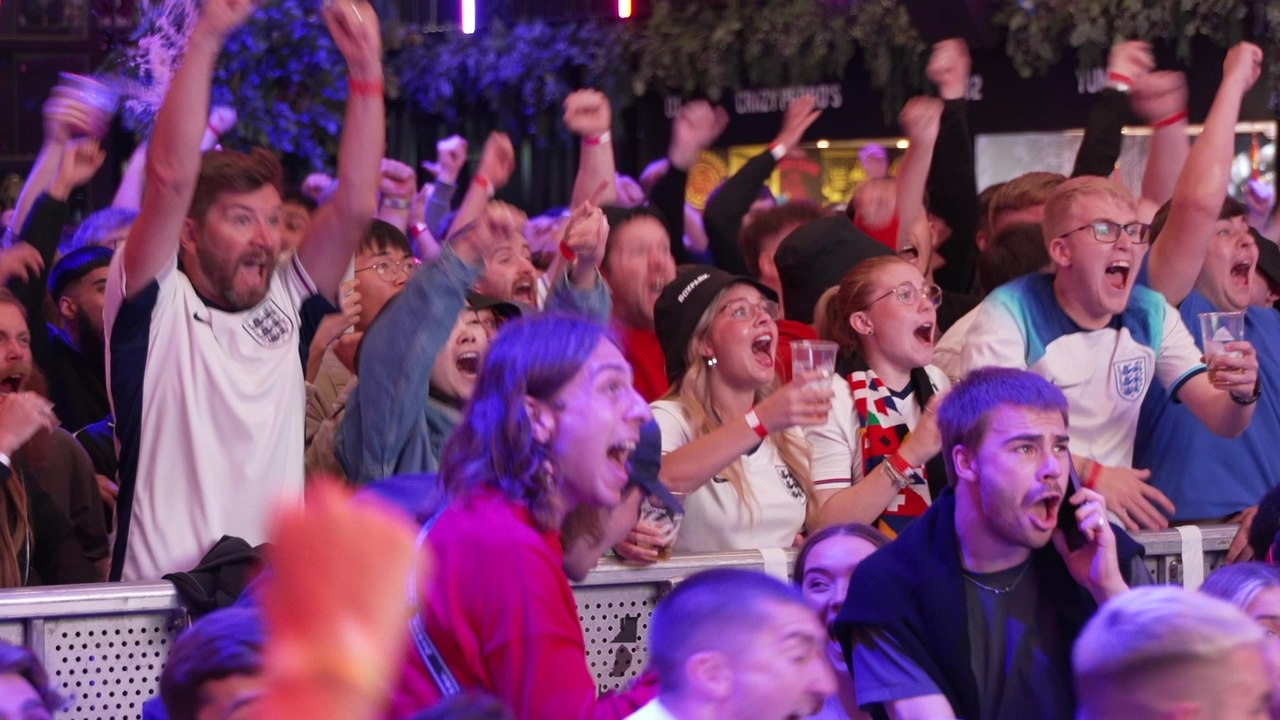 England fans 1-1 reaction Sako equaliser