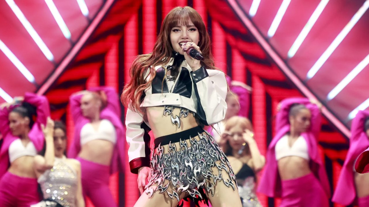 BLACKPINK's Lisa Joins Lineup for 2024 Global Citizen Festival | THR News Video