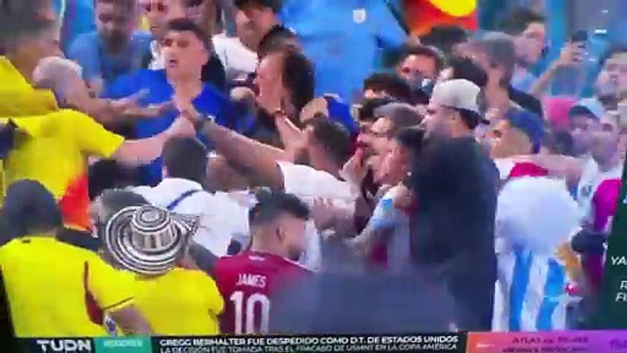 Darwin Nunez, taraftarlarla yumruklaştı!