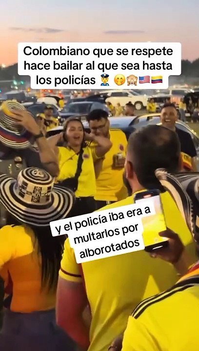 POLICÍA ESTADOUNIDENSE BAILANDO