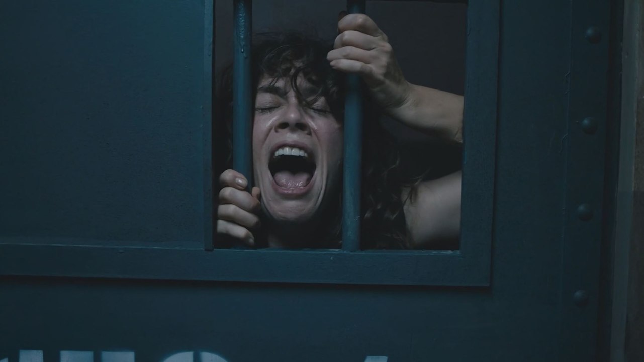 الفناء - الحلقة 32 - مدبلج بالعربية  | Avlu