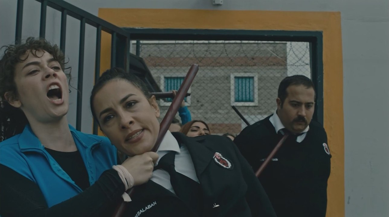 الفناء - الحلقة 49 - مدبلج بالعربية  | Avlu