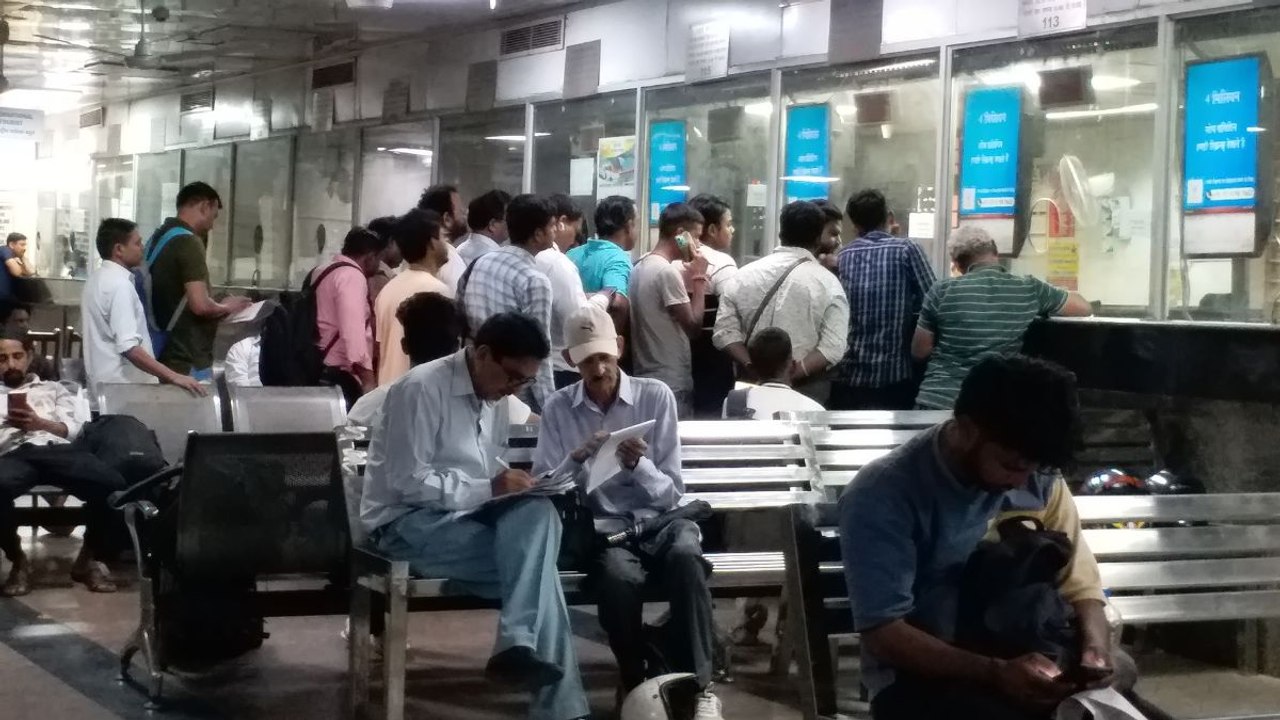 आईआरसीटीसी के पैसेंजर रिजर्वेशन सिस्टम का सर्वर डाउन, साढ़े तीन घंटे टिकट बुकिंग ठप