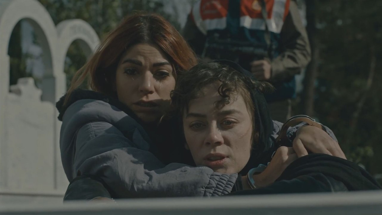 الفناء - الحلقة 50 - مدبلج بالعربية  | Avlu