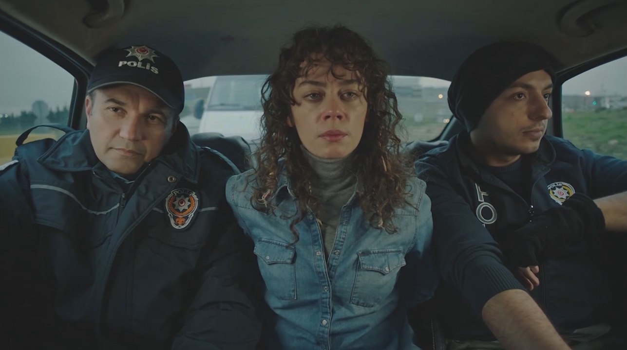 الفناء - الحلقة 68 - مدبلج بالعربية  | Avlu