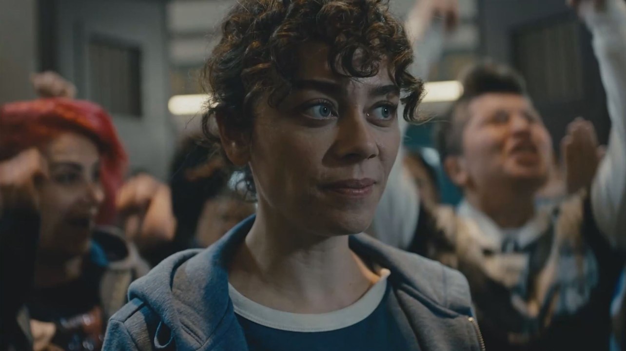 الفناء - الحلقة 75 - مدبلج بالعربية  | Avlu