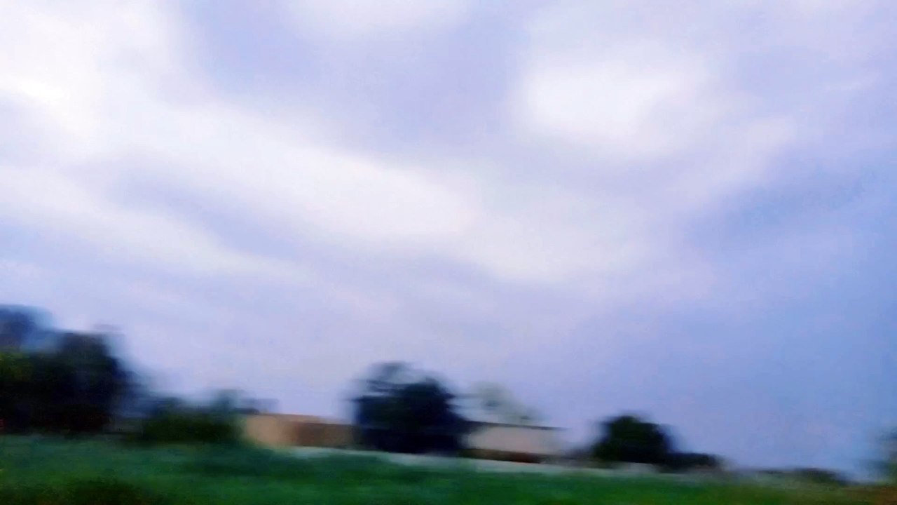 "Badalon Aur Tez Hawaon Ka Manzar"