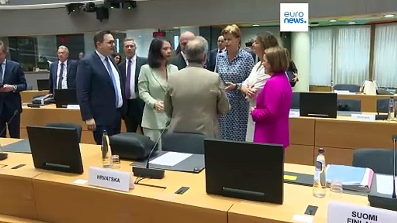 Боррель наказал Орбана за "нелояльность": встреча глав МИД стран ЕС переедет из Будапешта в Брюссель