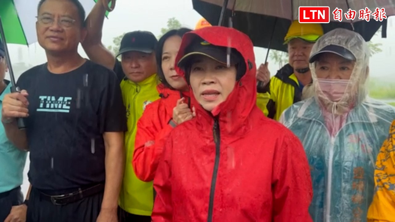 屏東大仁滯洪池竣工後首遇颱風 周春米冒風雨視察
