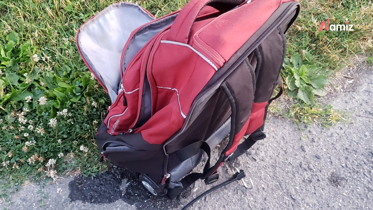 Schockierende Entdeckung: Mann findet treibende Tasche im Wasser