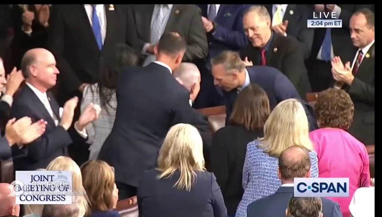 شاهد قبل الحذف كيف استقبل الكونجرس نتنياهو