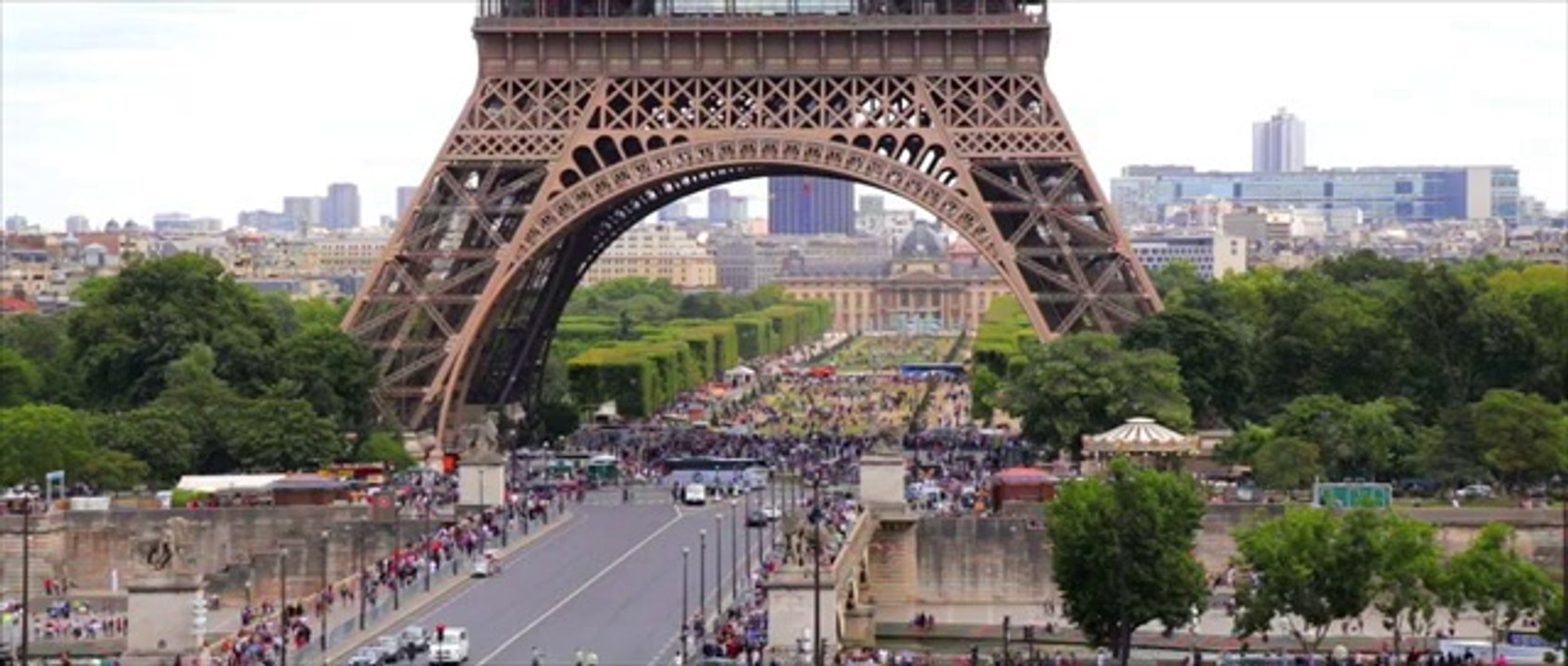 Tour_Eiffel___Eiffel_Tower_-_Paris,_France.
