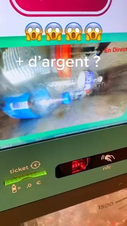 On a bloqué la machine magique avec notre bouteille d’eau ! Tu as la Solution pour la rentree !