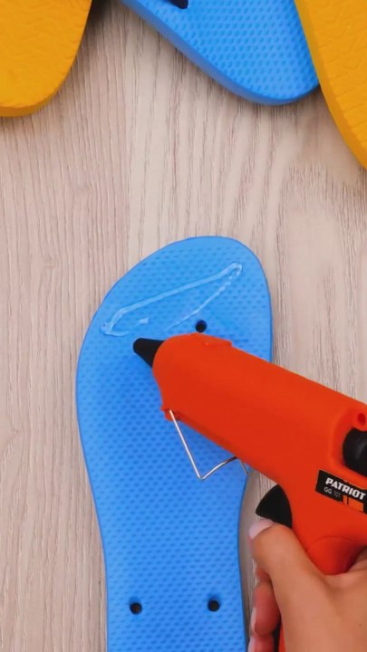 DIY Spider-Free Shoe Storage: Keep Creepy Crawlies Out  #123go #food #crafts