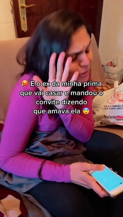 O tempo passou e eu sofri calado... Mulher recebe convite de casamento do ex: "Deveria ser a gente"