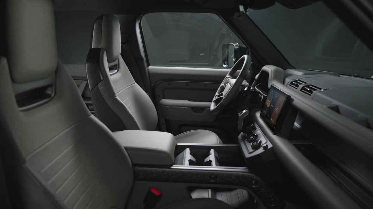Premiere für den Land Rover Defender OCTA - Ansprechendes und Immersives Interieur