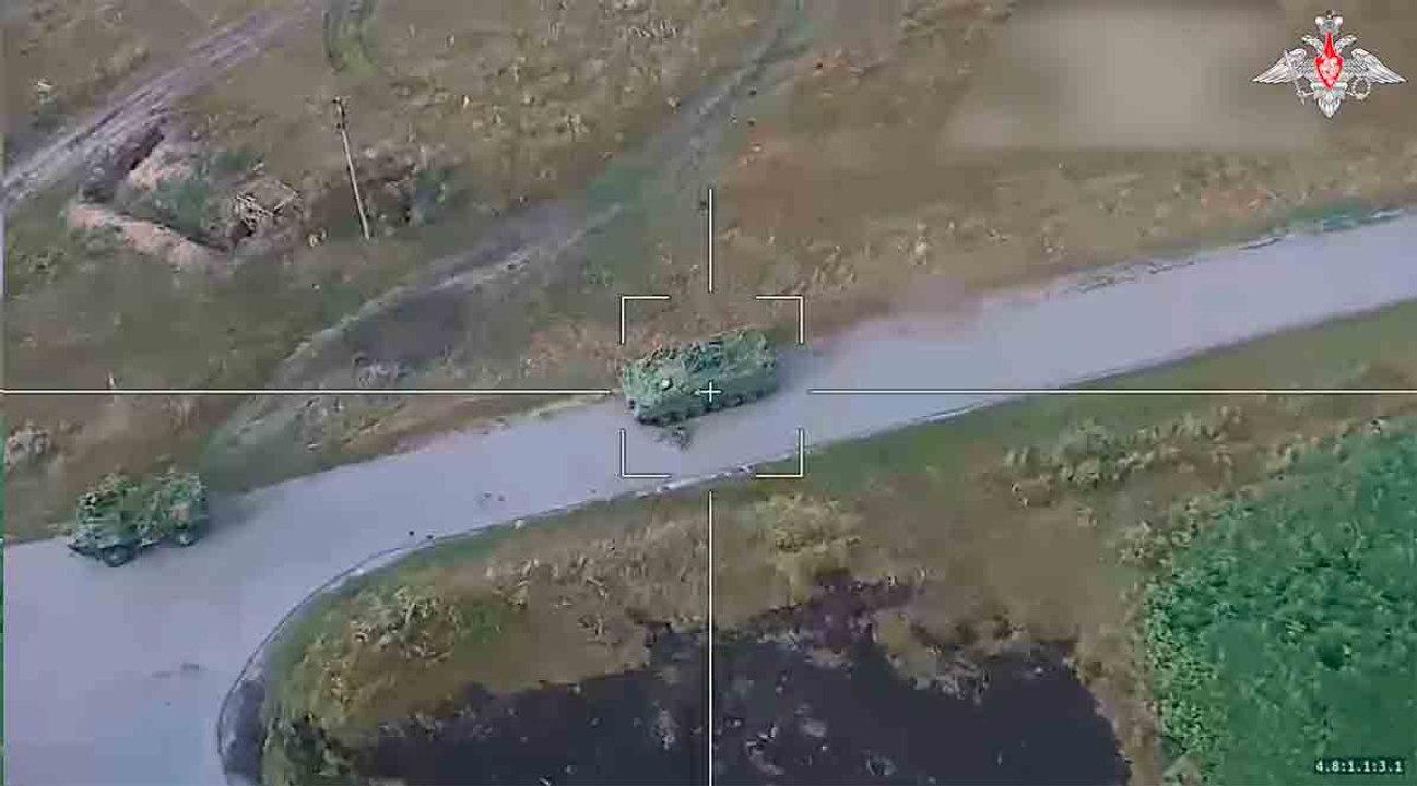 ビデオはクルスク地域の国境地帯でのブラッドレー歩兵戦闘車の破壊を示しています。