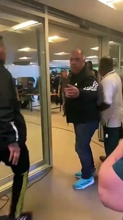 Dirigente do Flamengo tenta levar governador do RJ no vestiário do Flamengo e é barrado por seguranças no Allianz Parque