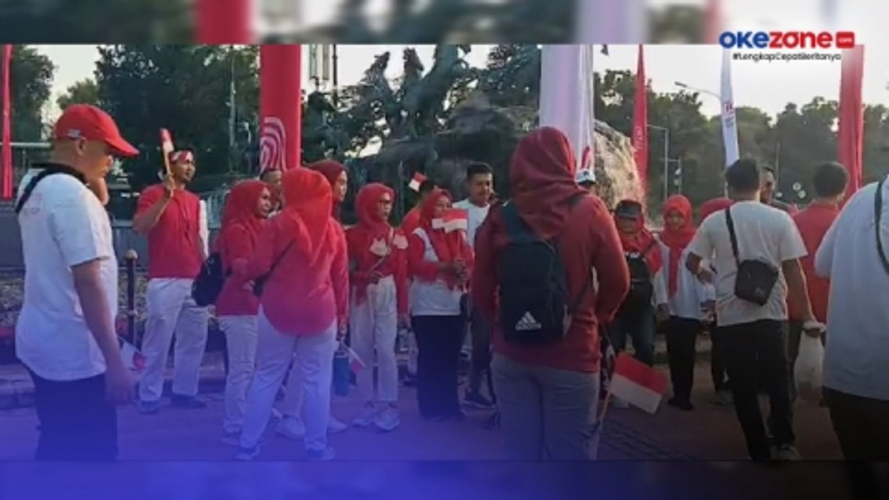 Warga Antusias Padati Kawasan Patung Kuda untuk Saksikan Kirab Bendera Pusaka