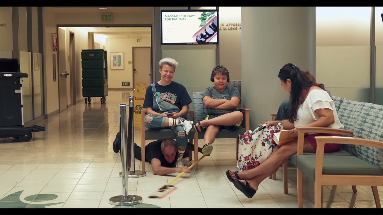 O Elefante na Sala de Estar | movie | 2020 | Official Trailer