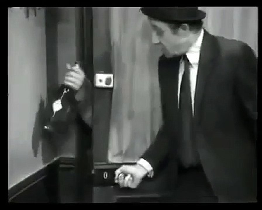 Nearest And Dearest. S05, E02. Compliments Of The Season.