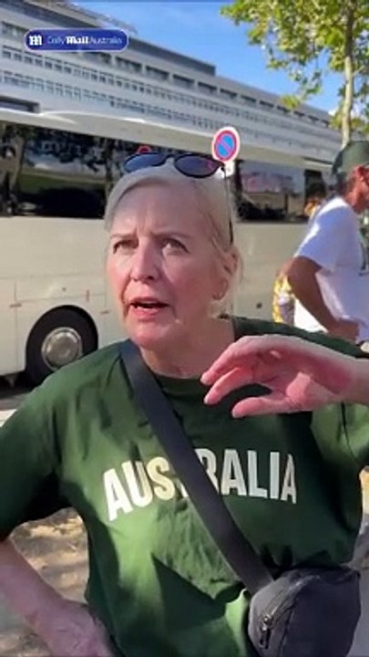Woman explains altercation between security and Aussie parents