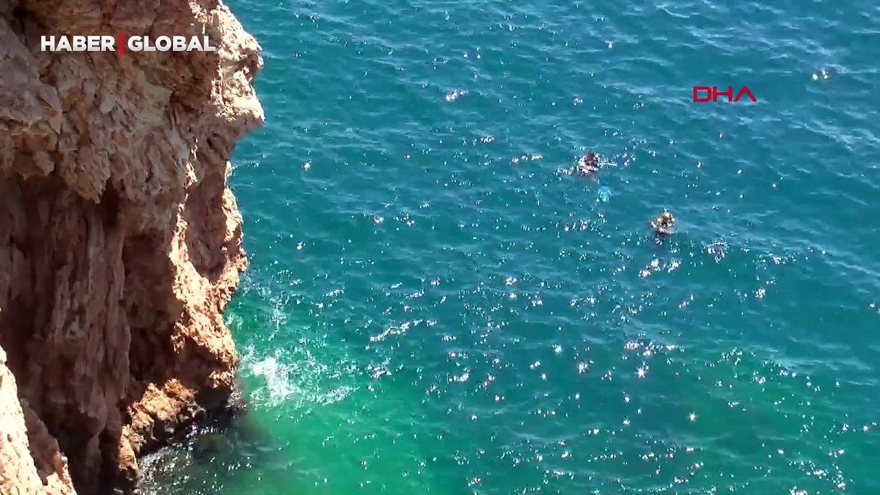 Tüple dalış yapan amatör dalgıçlar suyun altında ceset buldu